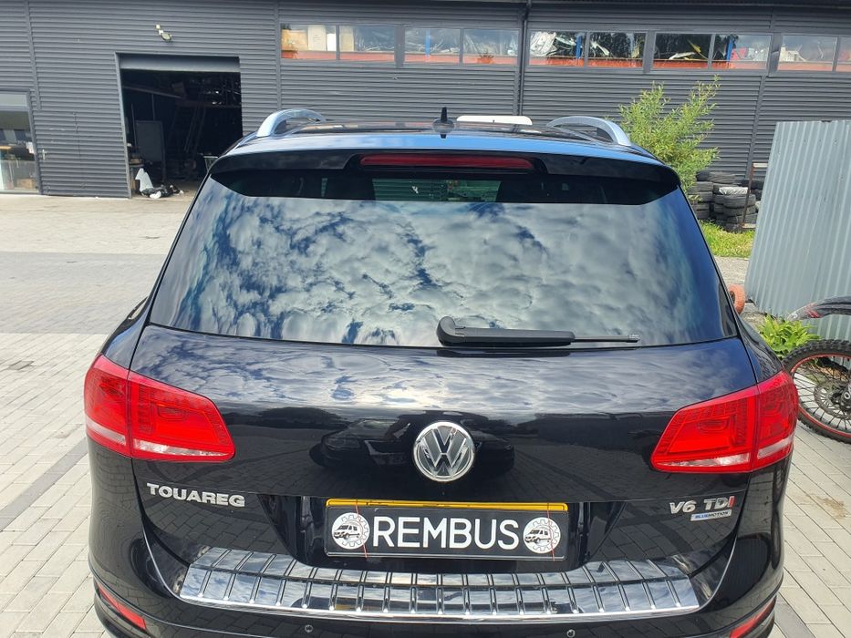 Кришка багажника Volkswagen Touareg 2010+ чорна LC9X ляда туарег