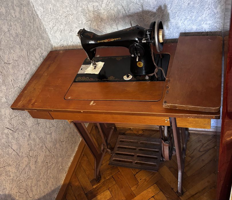 Швейная машина Зингер