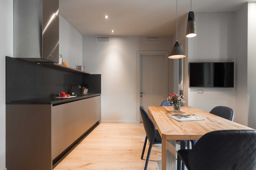 Люкс апартаменти у Центрі. ВКЛЮЧЕНО комун. та прибирання. БЕЗ КОМІСІЇ