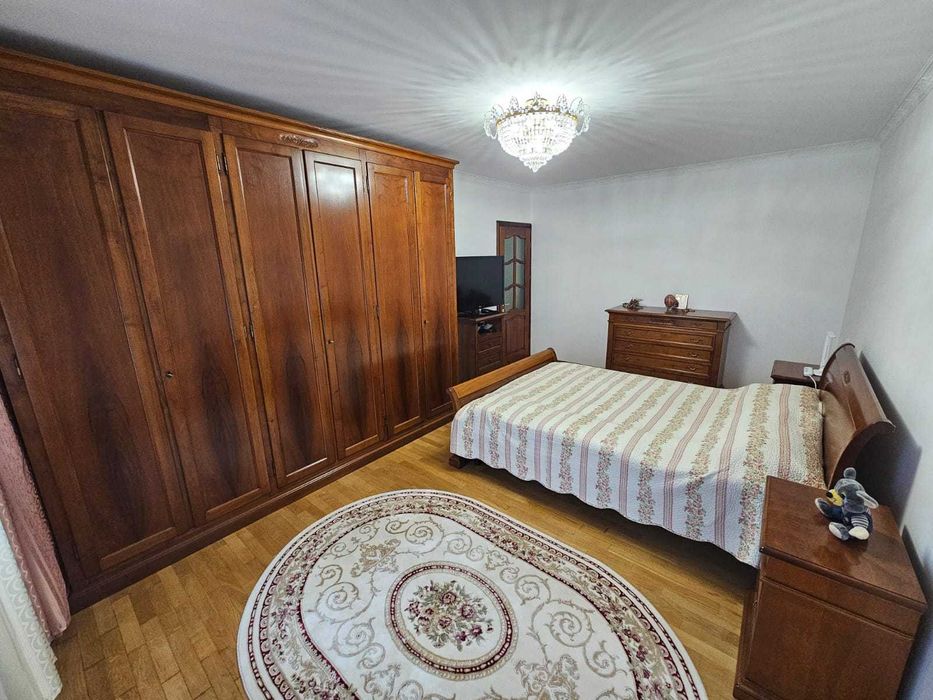 Квартира в новому будинку  з меблями та технікою