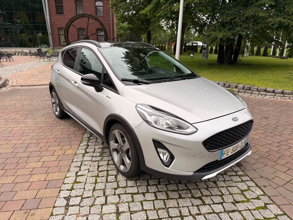 Ford Fiesta ACTIVE kamera CarPlay led climatronik zadbany !
