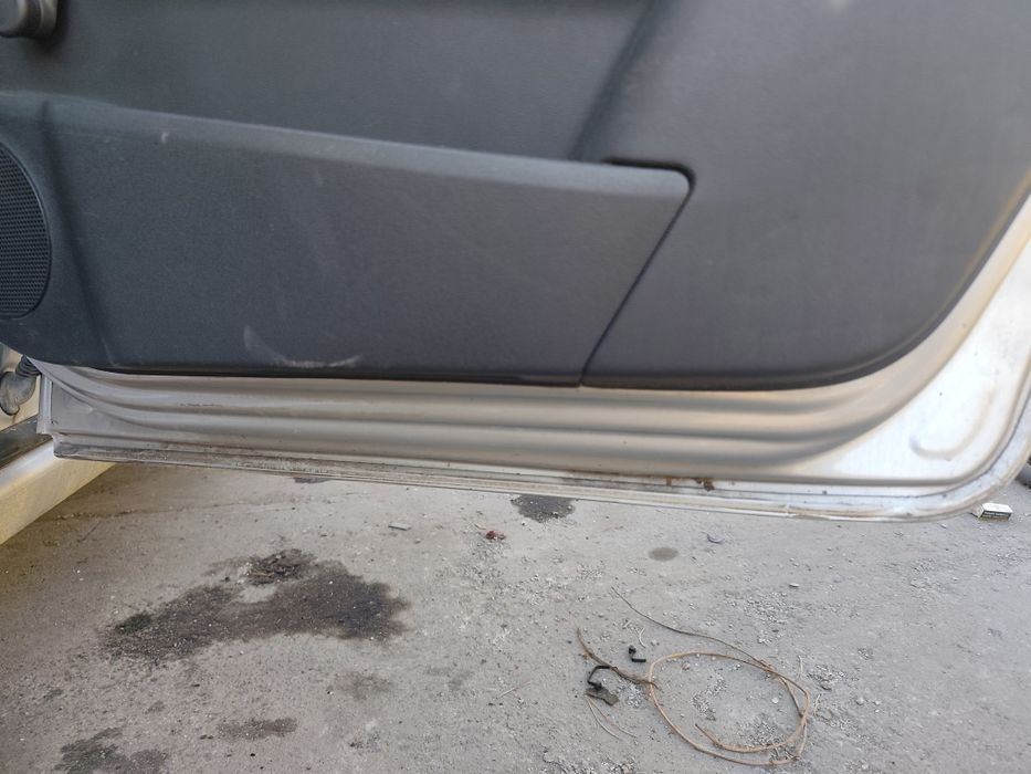Opel Zafira B drzwi prawy tył z157