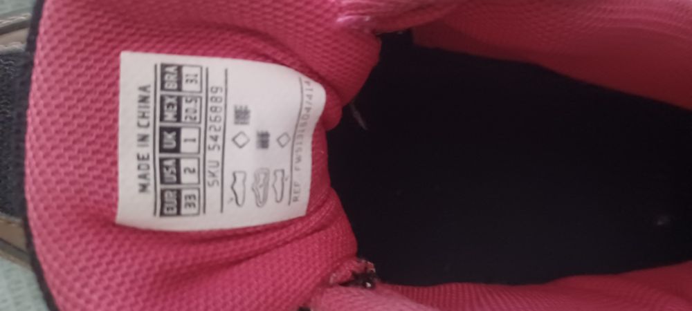 Sapatilhas /Sapatos e Botas de menina