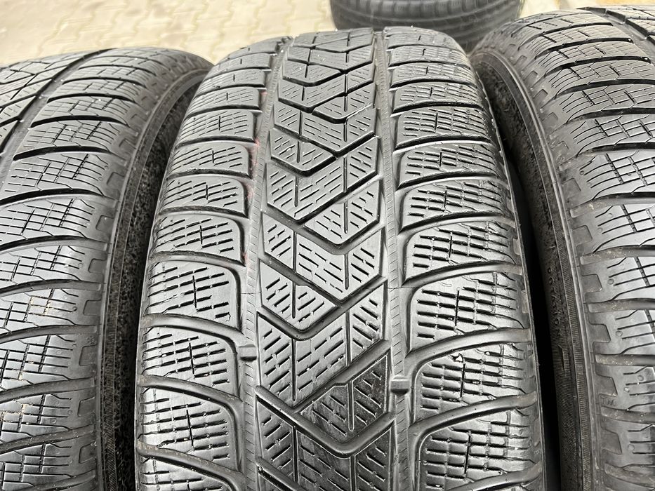 Шини резина зима 235 60 R18 Pirelli 2018р протектор 6.2мм