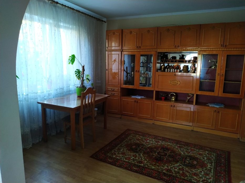 Продаж цегляного будинку.