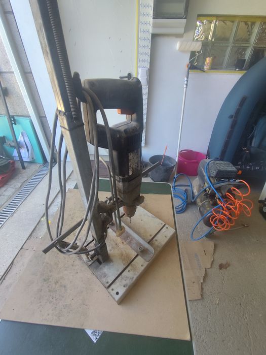 Maquina de furar AEG