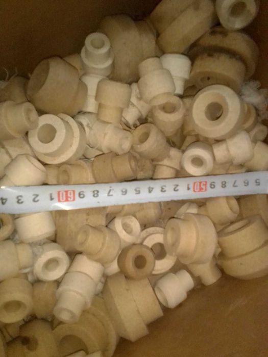 Ізолятор фарфоровий трубчастий.