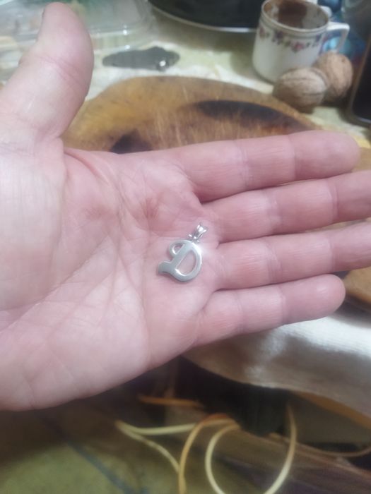 Буква ,,д,, серебро 925 в отличном состоянии
