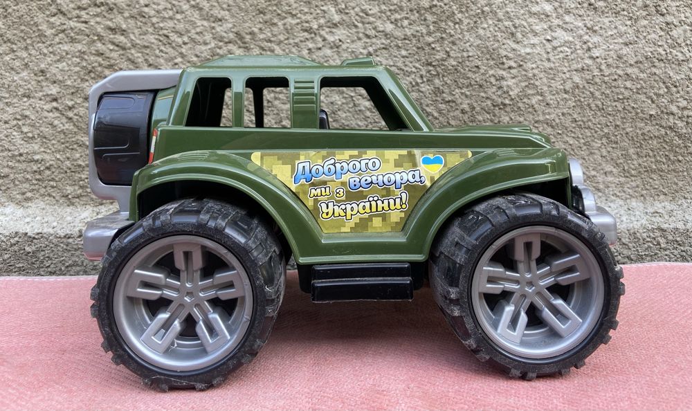 Дитяча іграшка. Машина