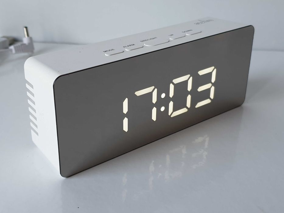 Годинник  температура будильник Acctim Medina White Clock 16092