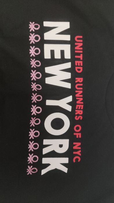 T-shirt preta Benetton. Menina. NOVA. Tamanho 13/14.