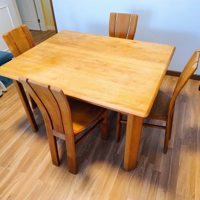 Mesa de jantar em madeira maciça com 4 cadeiras – estilo Cerne