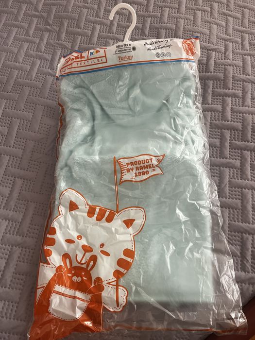 Халат з зайчиком на 2-3 роки Новий