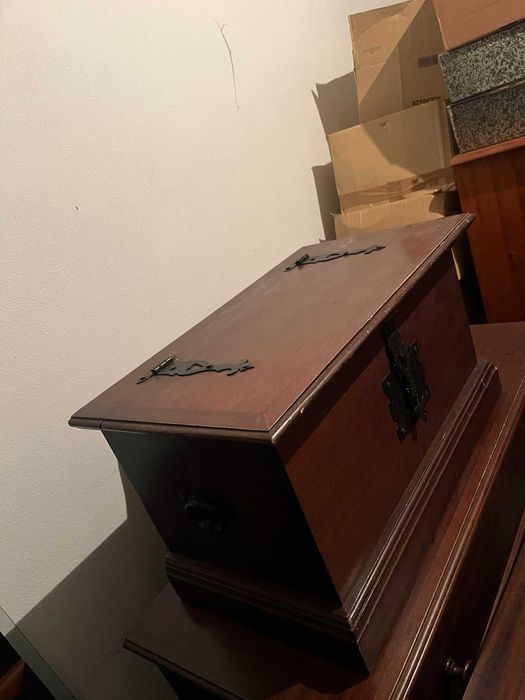 Bau em Madeira Genuina