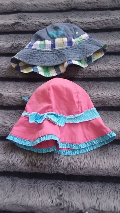 Kapelusiki różowy i jeansowy