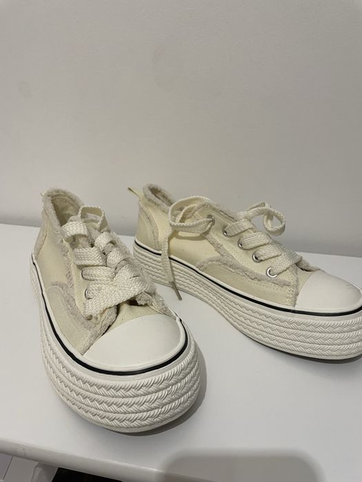 Damskie buty kremowe