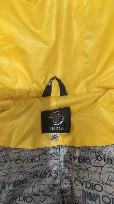 Куртка на дівчинку