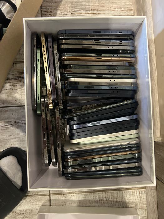 Корпуса та запчастини до Iphone