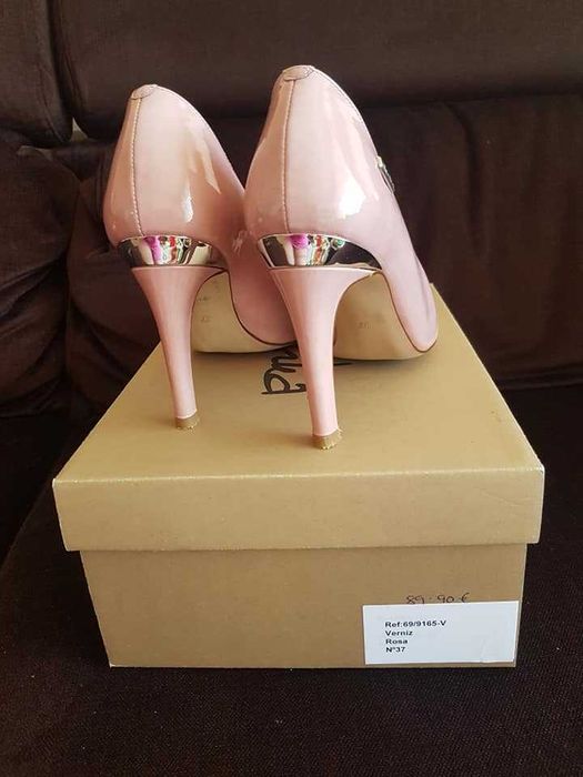 Sapato da marca Ruika