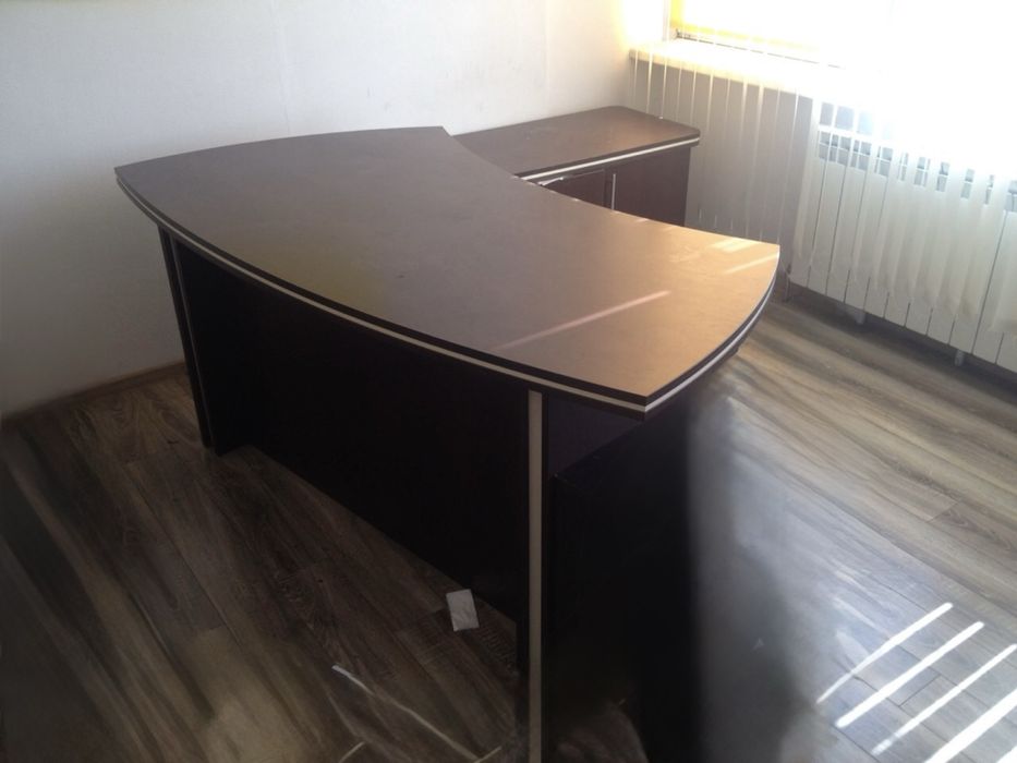 Шафа з полицями/ стіл офісний