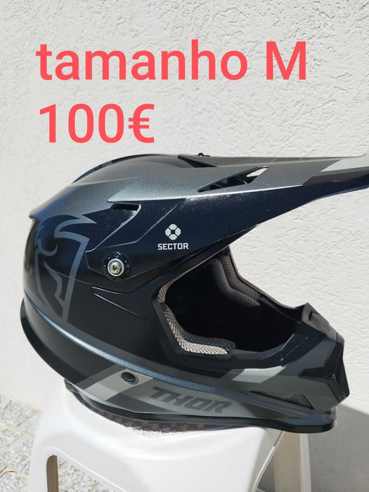 Vários equipamentos para enduro