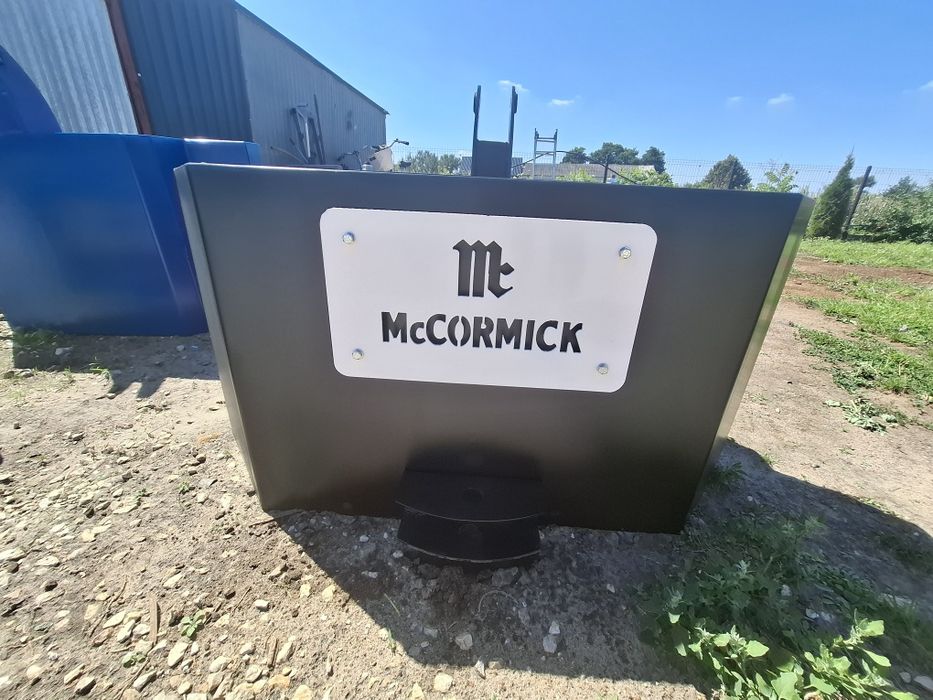 Obciążnik do ciągnika mocowanie TUZ Balast z logo ciągnika