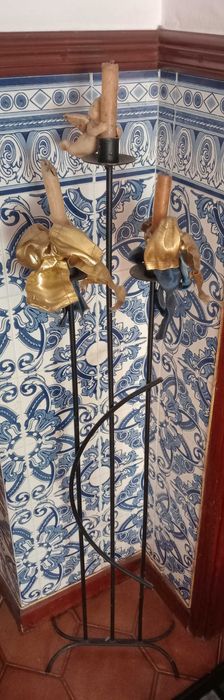 Castiçal de pé em ferro