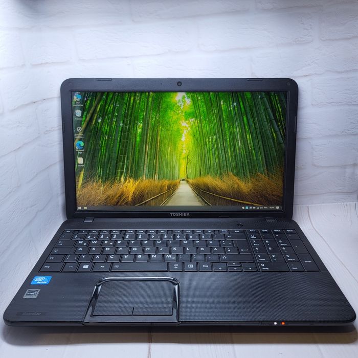 Продам ноутбук Toshiba Satellite C850 | Celeron 1000M | HDD 320Gb | DDR3 4Gb  в гарному стані