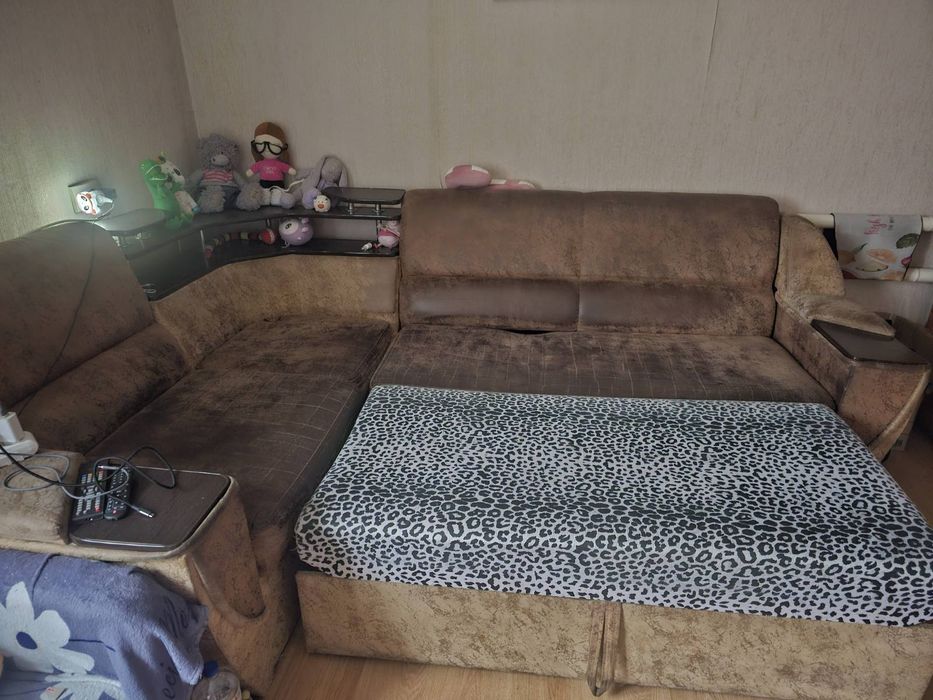 Продам диван угловой шикарный...