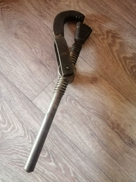 Разводной ключ удобный мощный