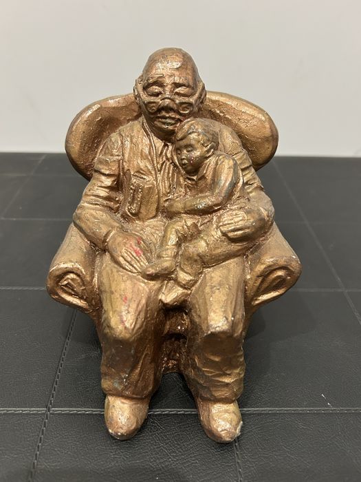 Figurka dziadek w fotelu nr.4612