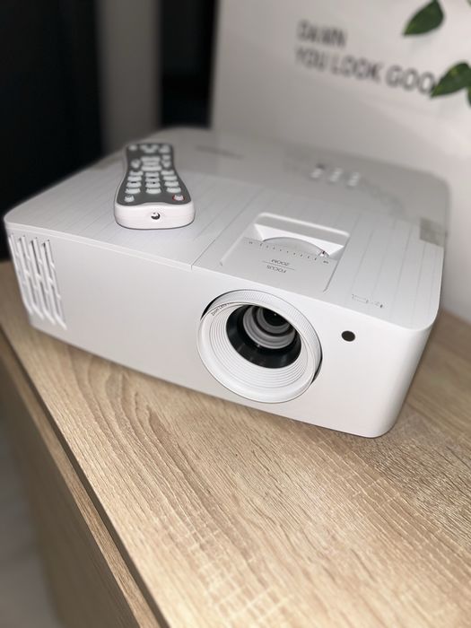 Optoma UHD42 – projektor 4K do kina domowego i gier, pilot, komplet