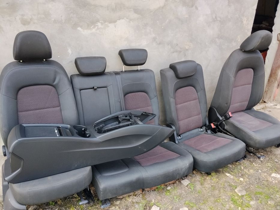 Салон до ауді Q5 2011 року