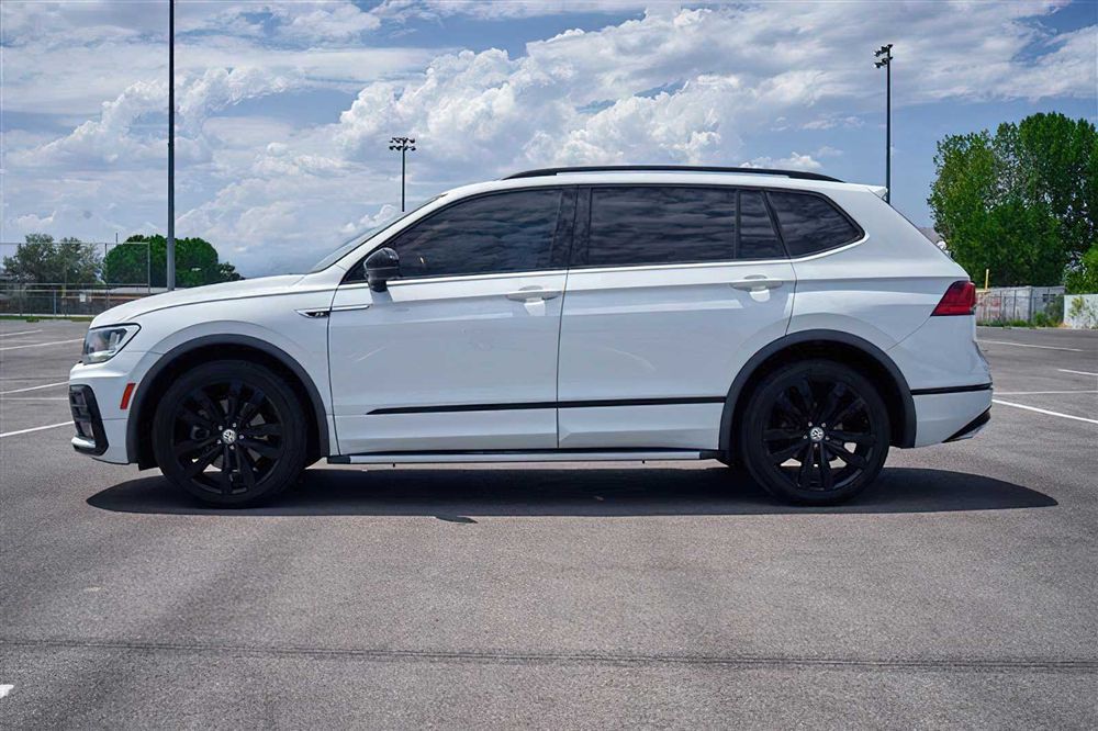 Volkswagen Tiguan      2021