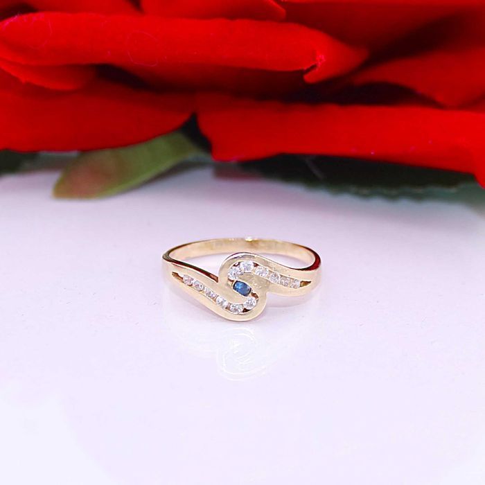 Złoty pierścionek p.585/2,18g z cyrkoniami i niebieskim kamieniem