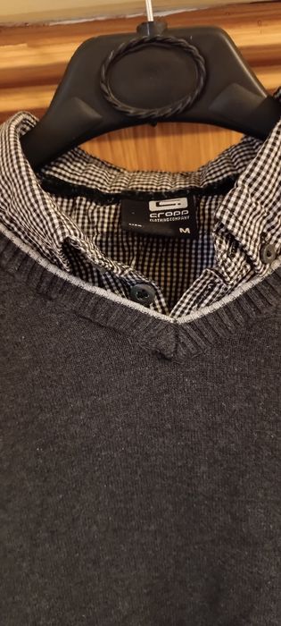 Sweter z koszulowym kołnierzykiem