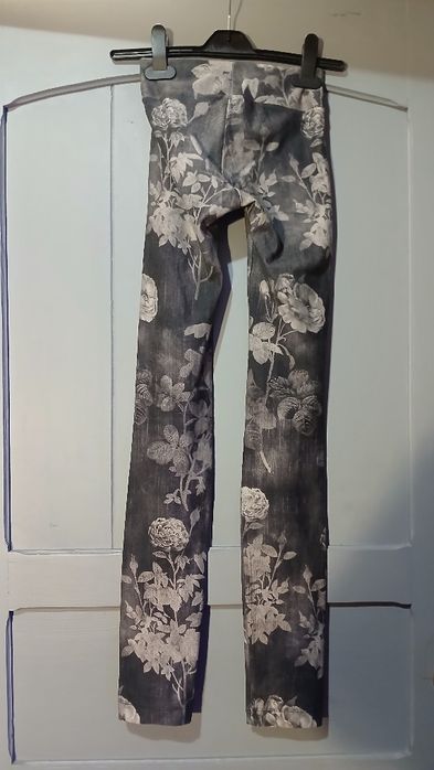 legginsy push up z motywem kwiatowym