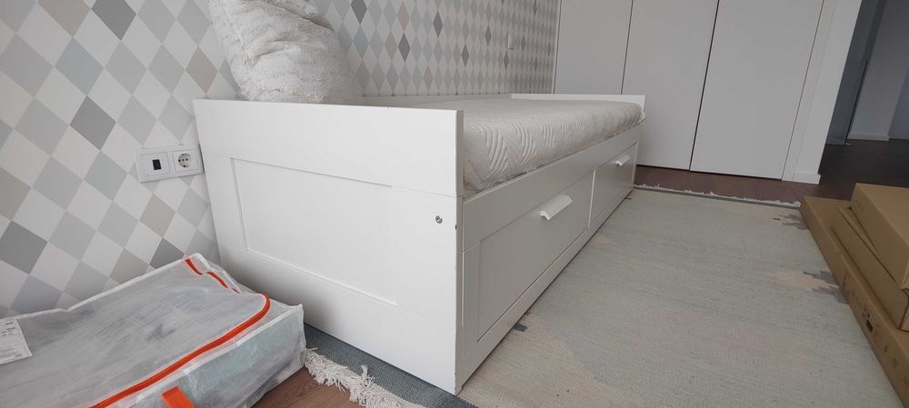 Cama branca extensível