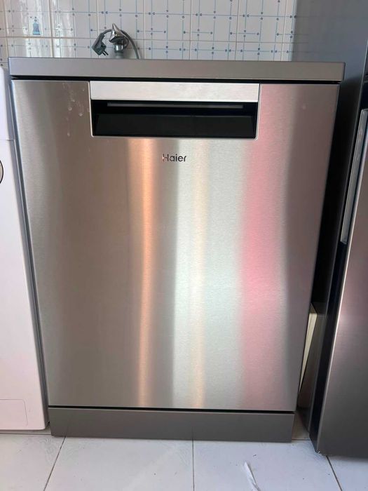 Maquina de Lavar a Loiça - HAIER XF 6C2M1PX (1 ANO DE UTILIZAÇÃO)