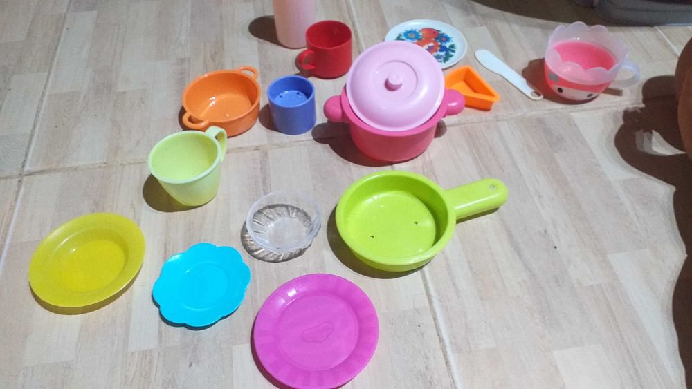 Cozinha de brincar com utensílios e 1 nenuco