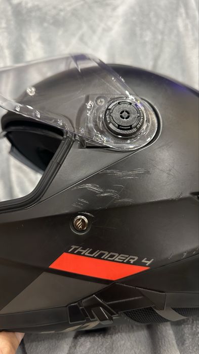 mt helmets thunder 4