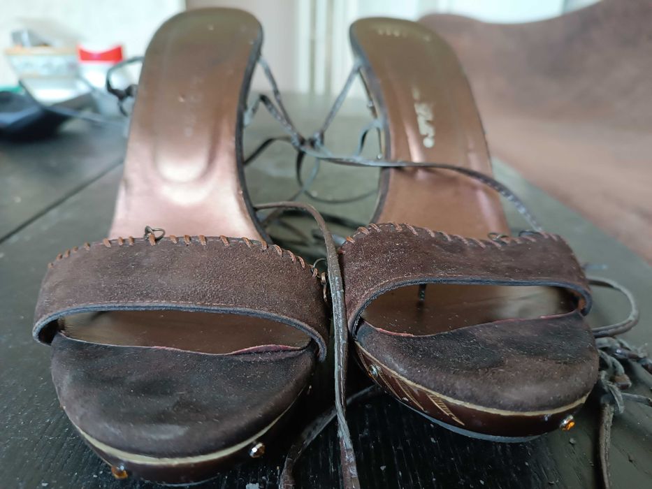 Продам босоножки женские Delly