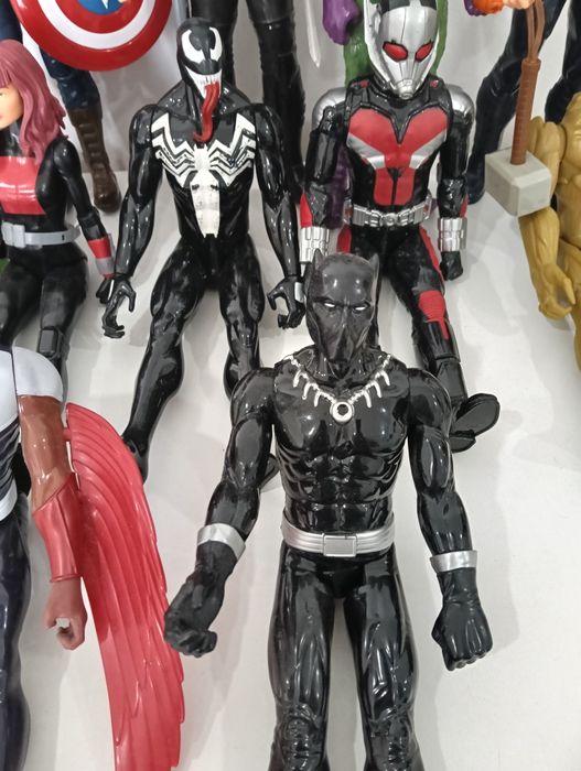 13 Figuras de Ação Marvel Titan Hero