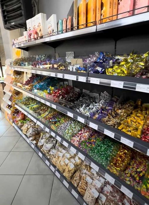 Торгове обладнання для магазинів. Стелажі. Касові прилавки. Хлібні і кондитерські стелажі. Кавомодулі. Вітрини для випічки