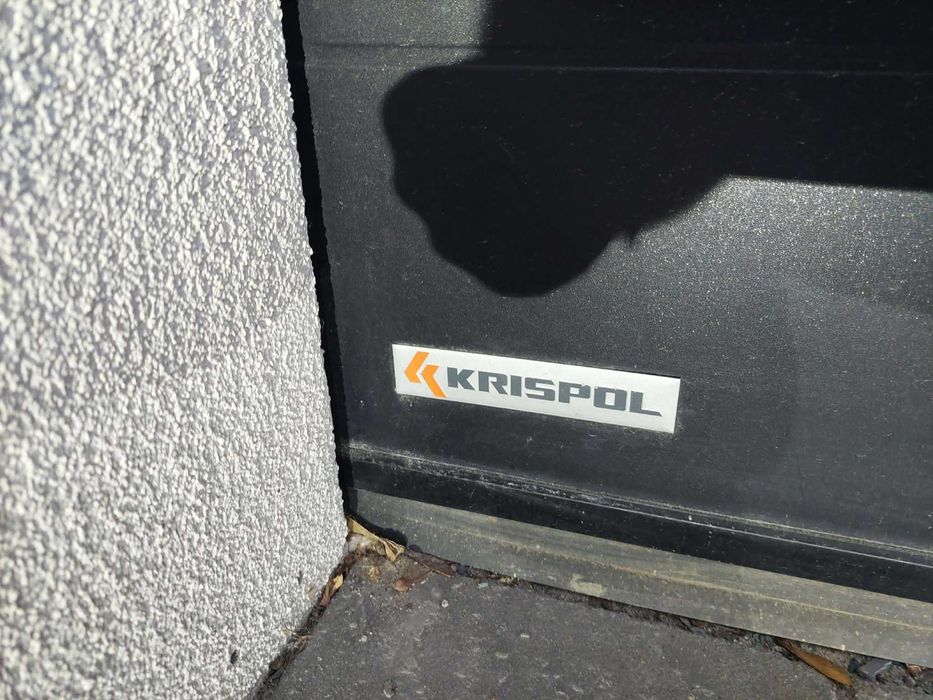 Brama garażowa segmentowa czarna Krispol K2 RSS T 2500x2250 mm