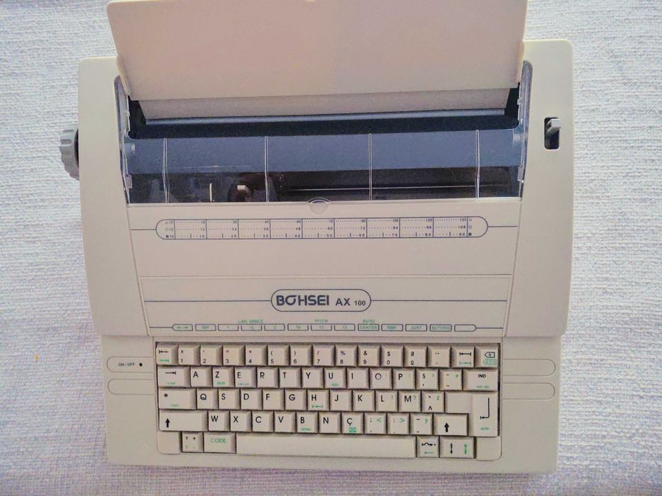 Máquina de escrever elétrica BOHSEI AX 100