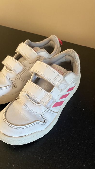 Продаються дитячі кросівки