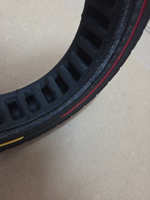 Pneu sólido para trotinetes