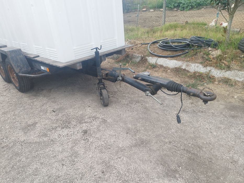 Vendo reboque de dois eixos