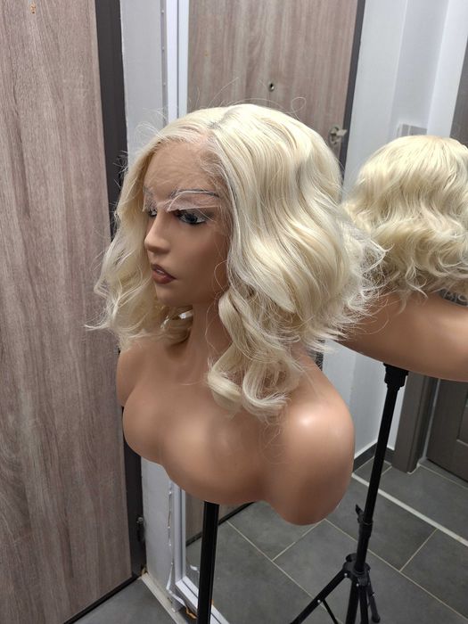 Krótka kręcona peruka blond z koronkową siateczką Lace Front Wig